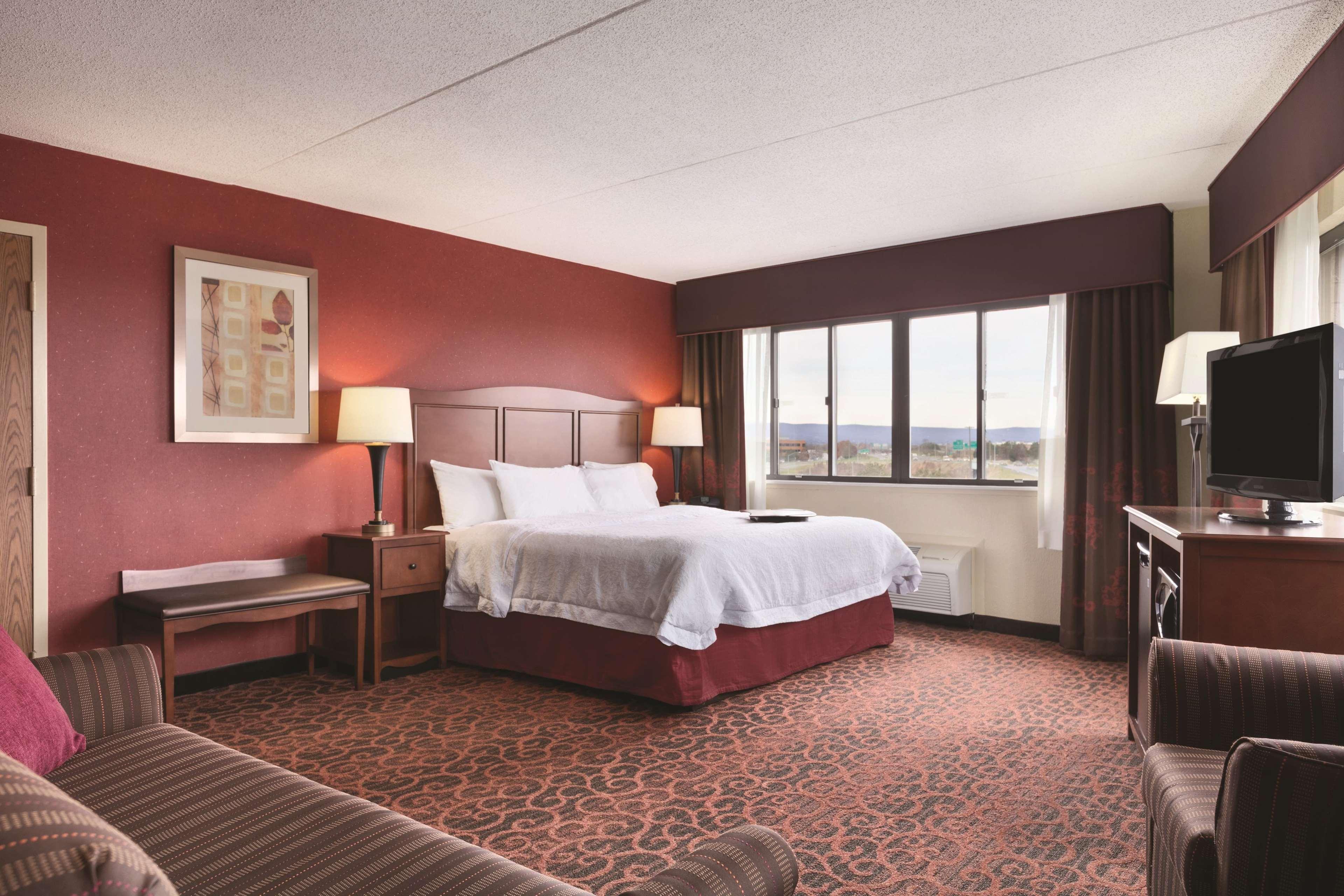 Hampton Inn Frederick Exterior photo