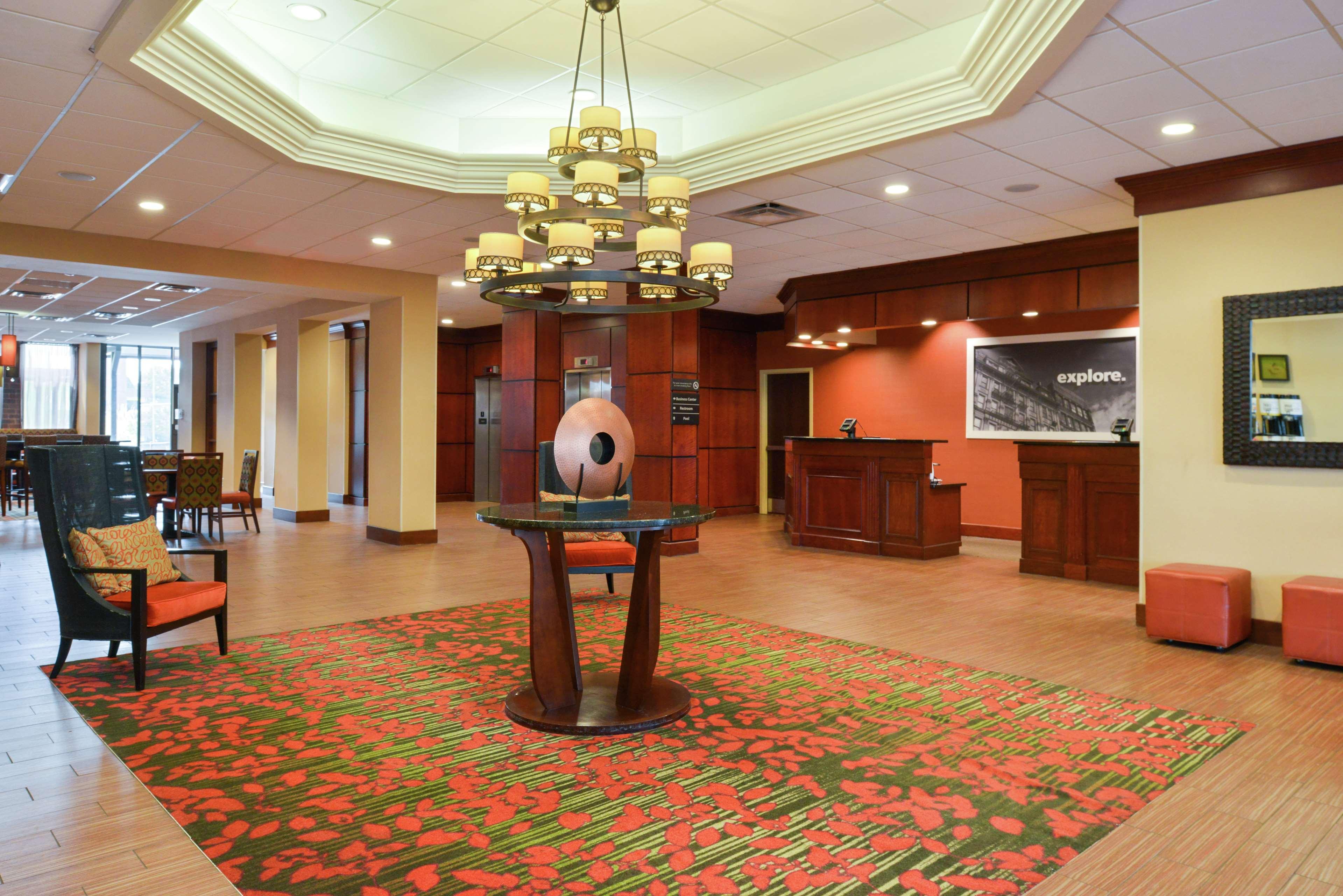 Hampton Inn Frederick Exterior photo