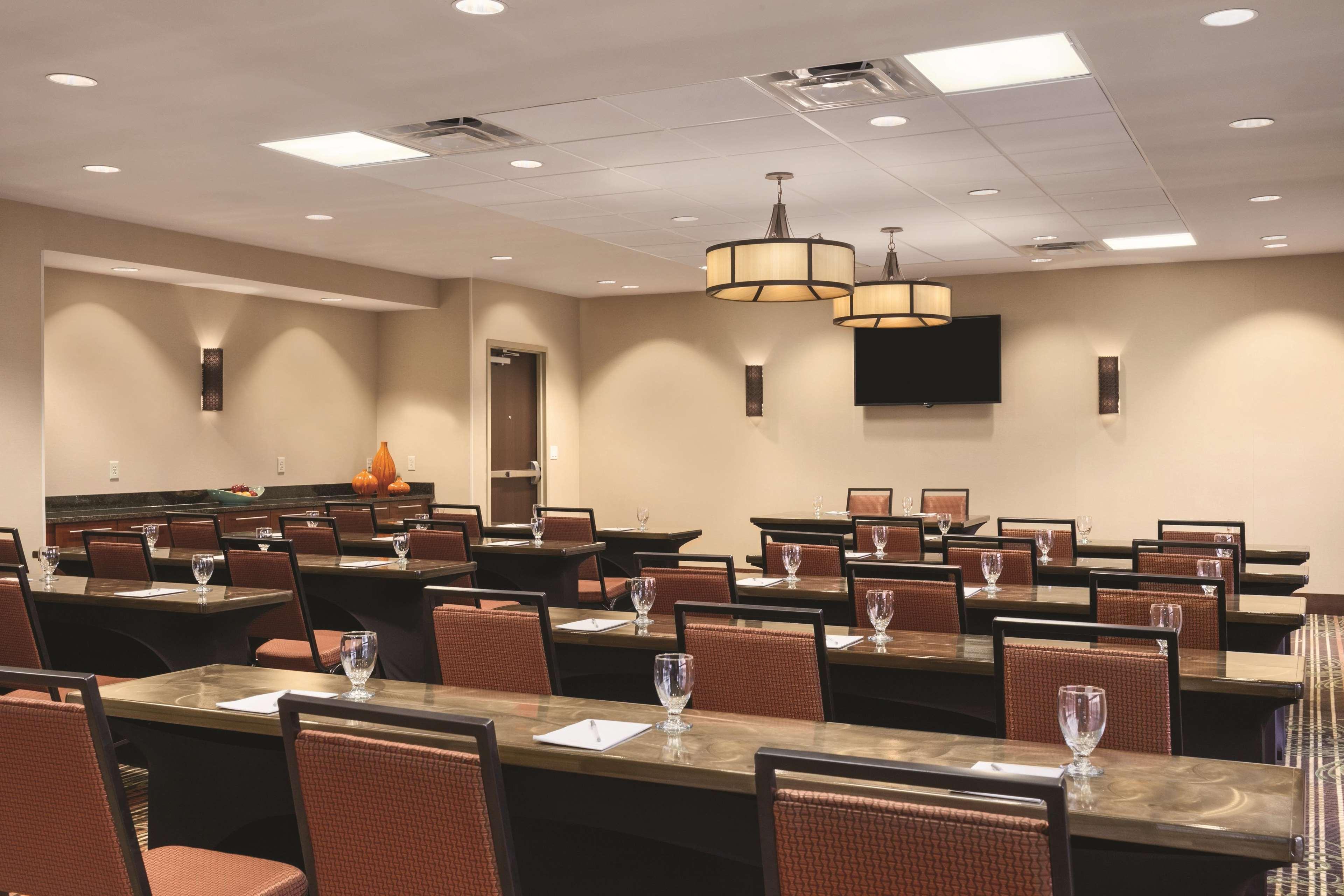Hampton Inn Frederick Exterior photo