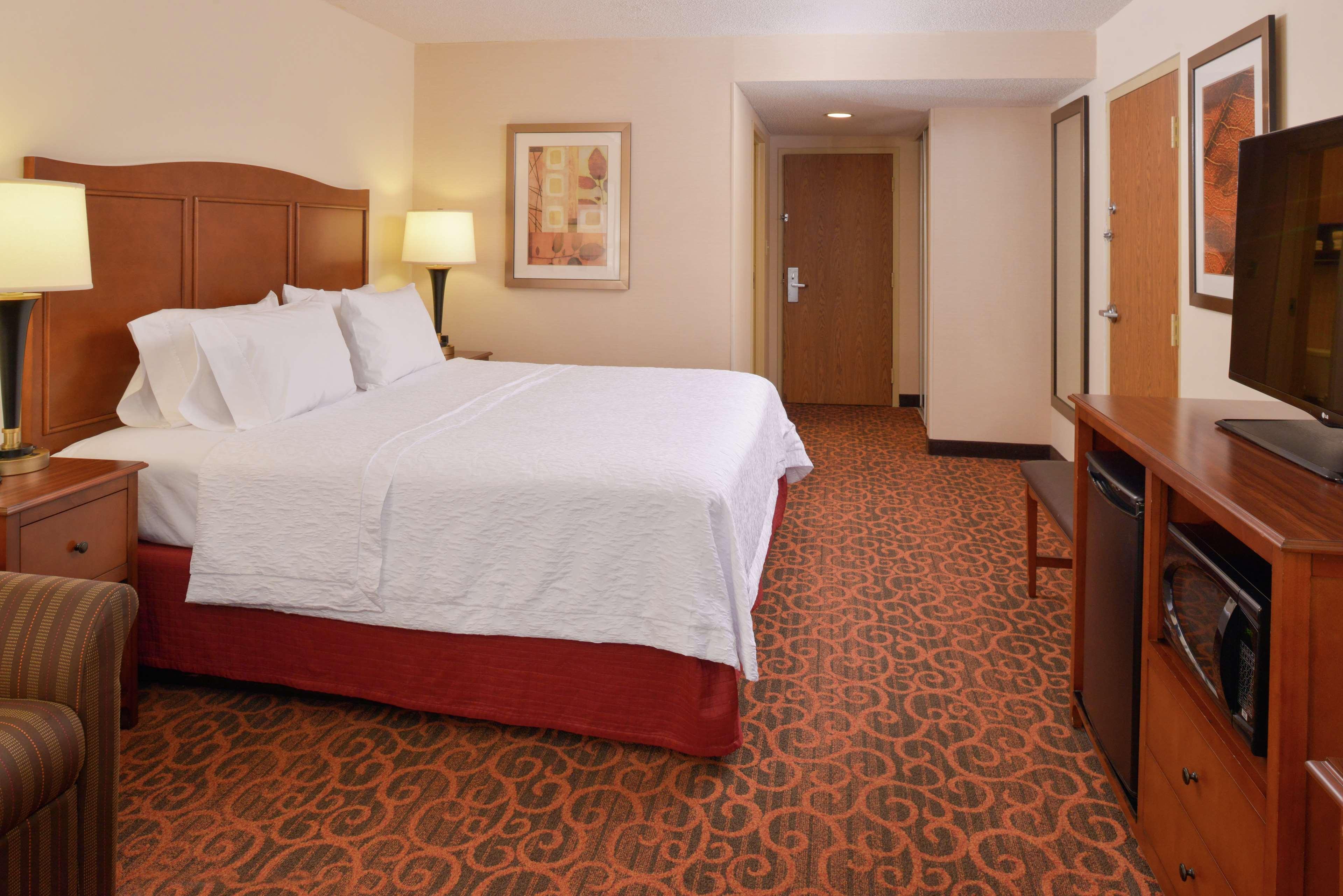 Hampton Inn Frederick Exterior photo