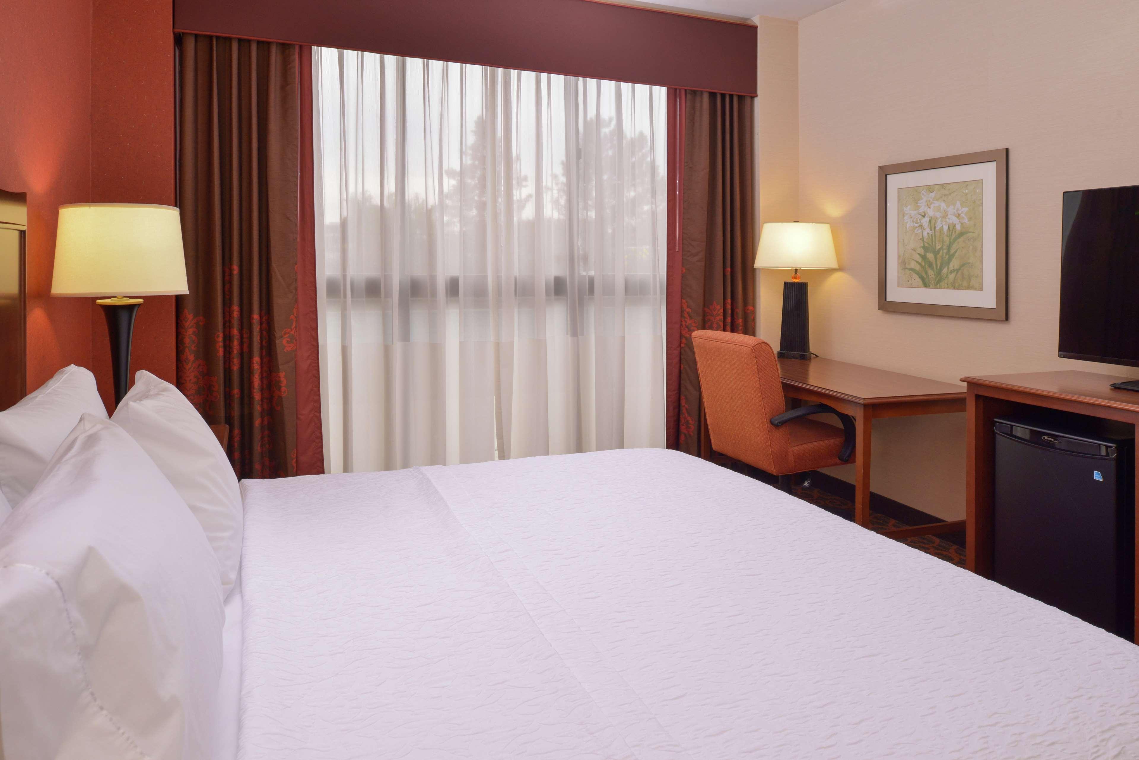 Hampton Inn Frederick Exterior photo