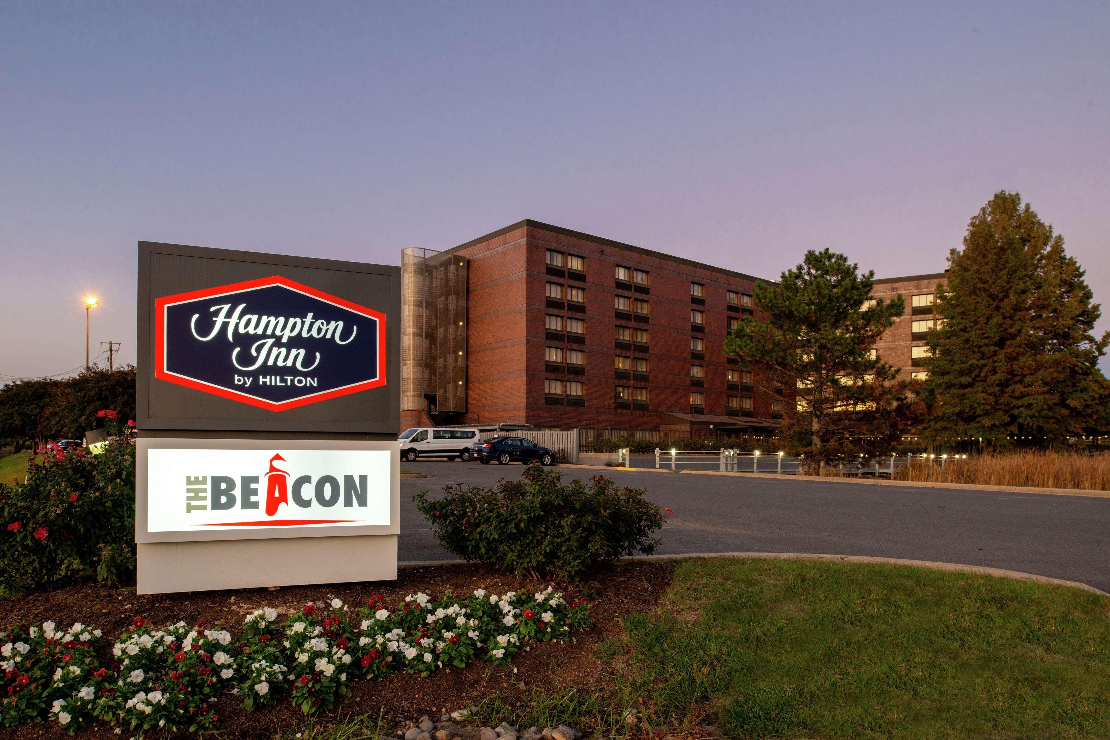 Hampton Inn Frederick Exterior photo