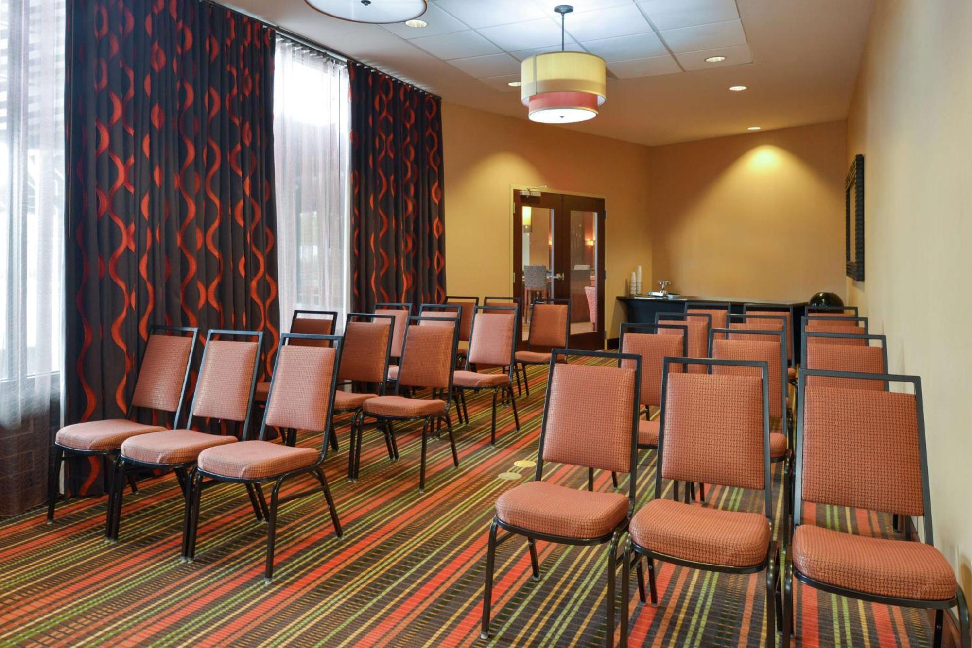 Hampton Inn Frederick Exterior photo
