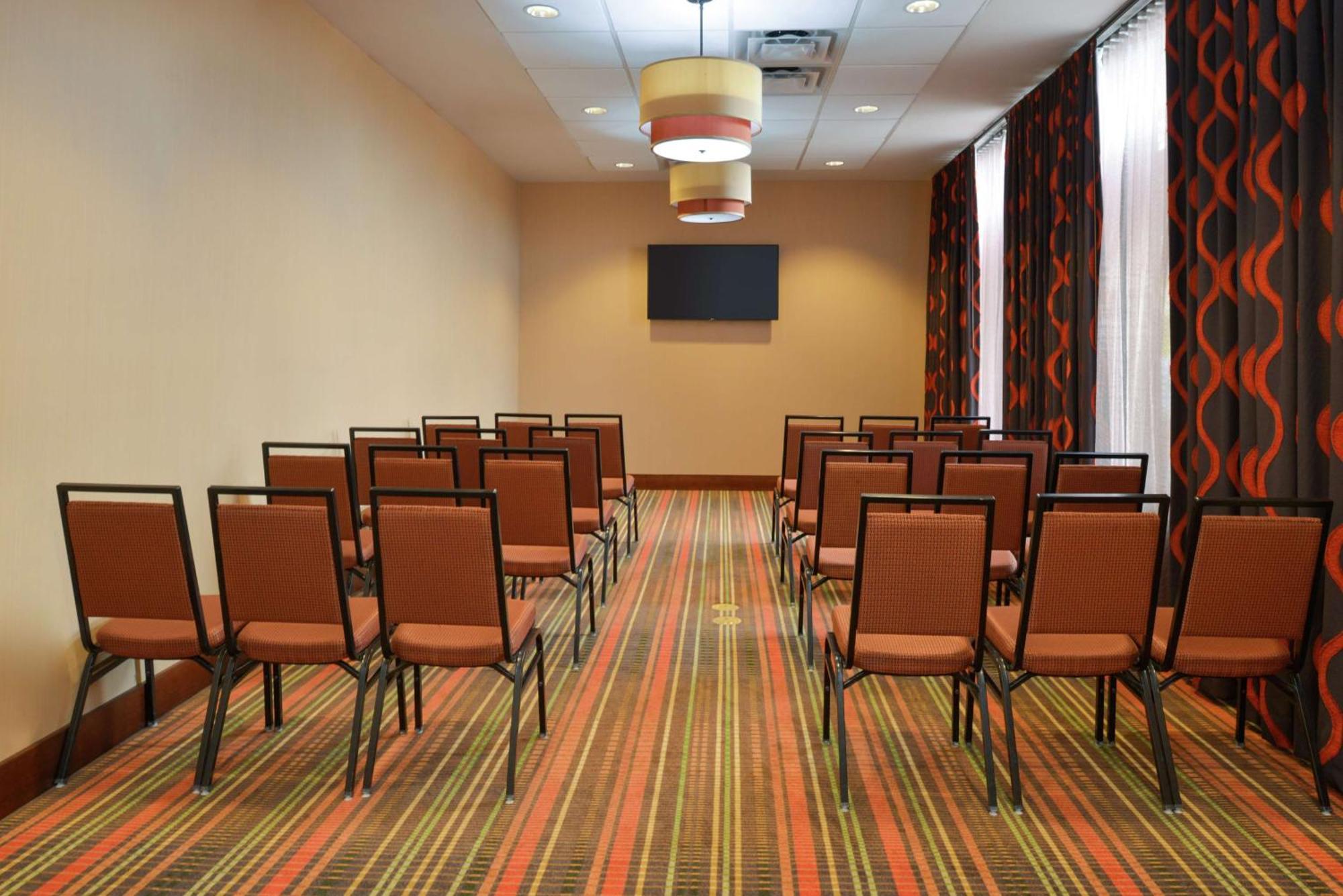 Hampton Inn Frederick Exterior photo