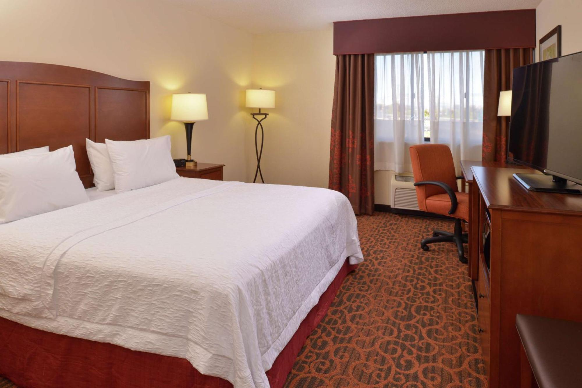 Hampton Inn Frederick Exterior photo