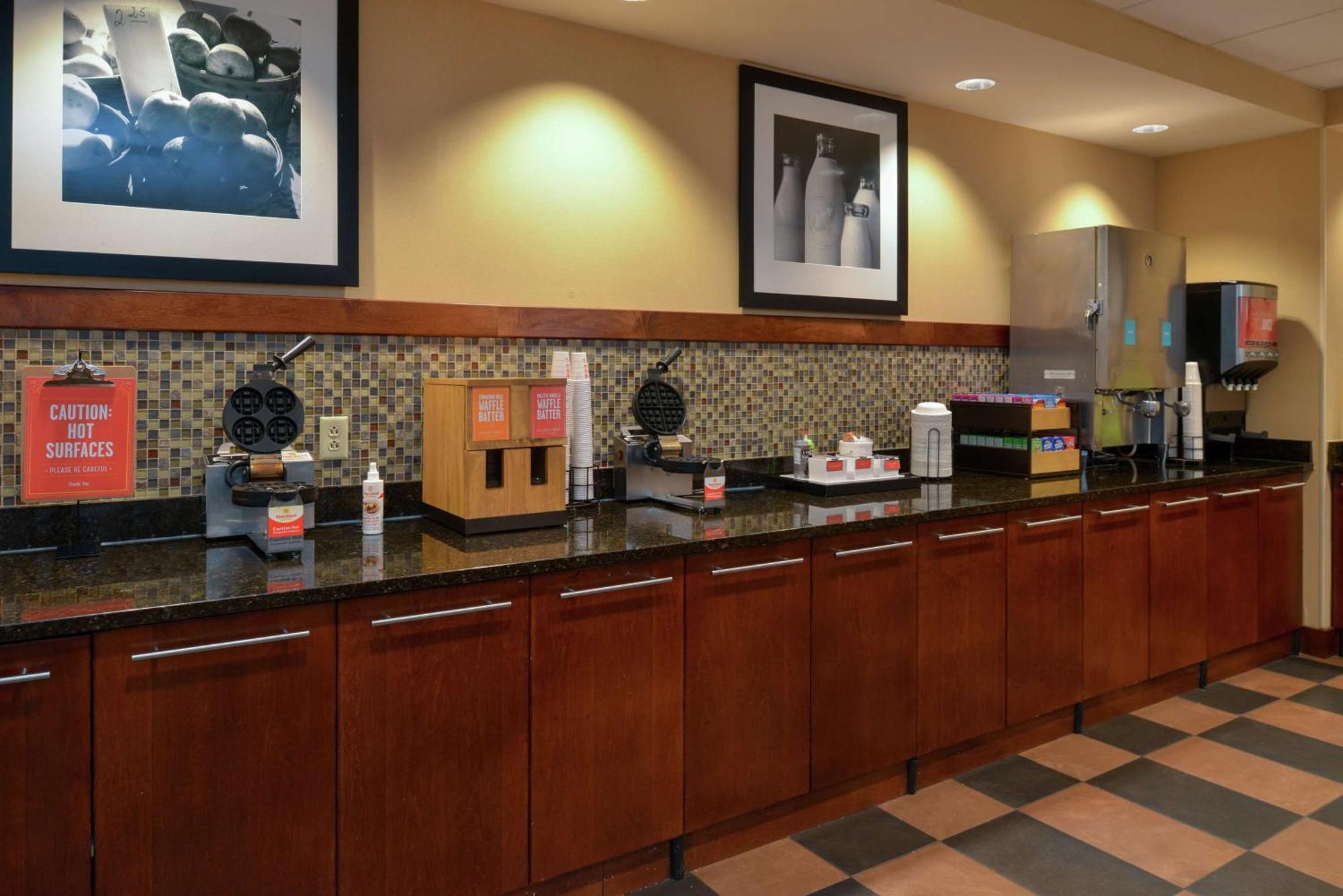Hampton Inn Frederick Exterior photo