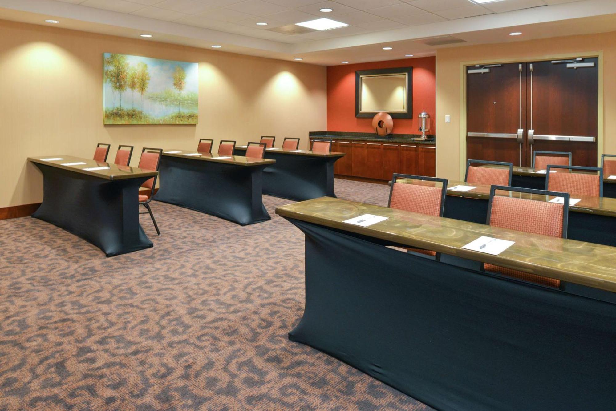 Hampton Inn Frederick Exterior photo
