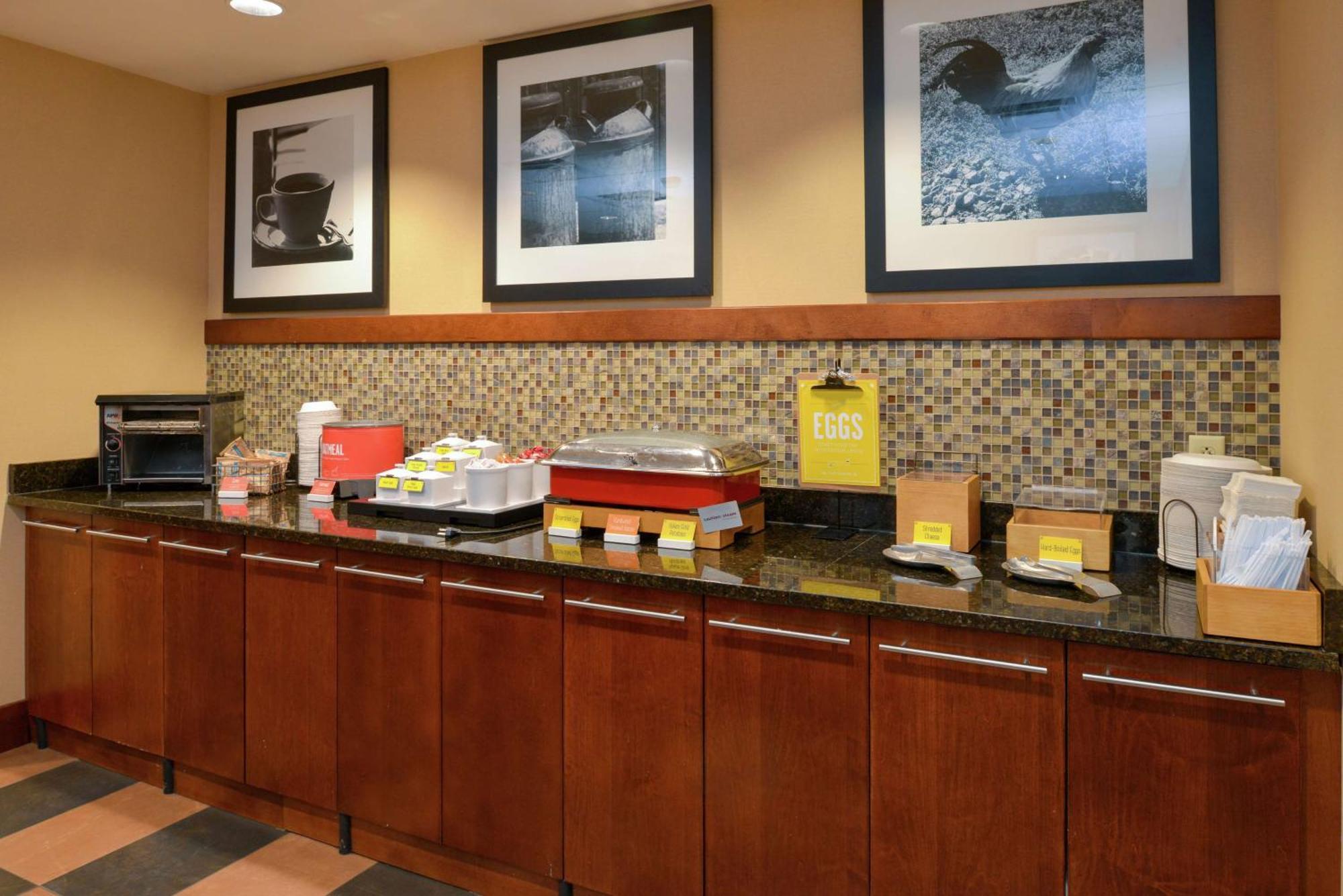 Hampton Inn Frederick Exterior photo