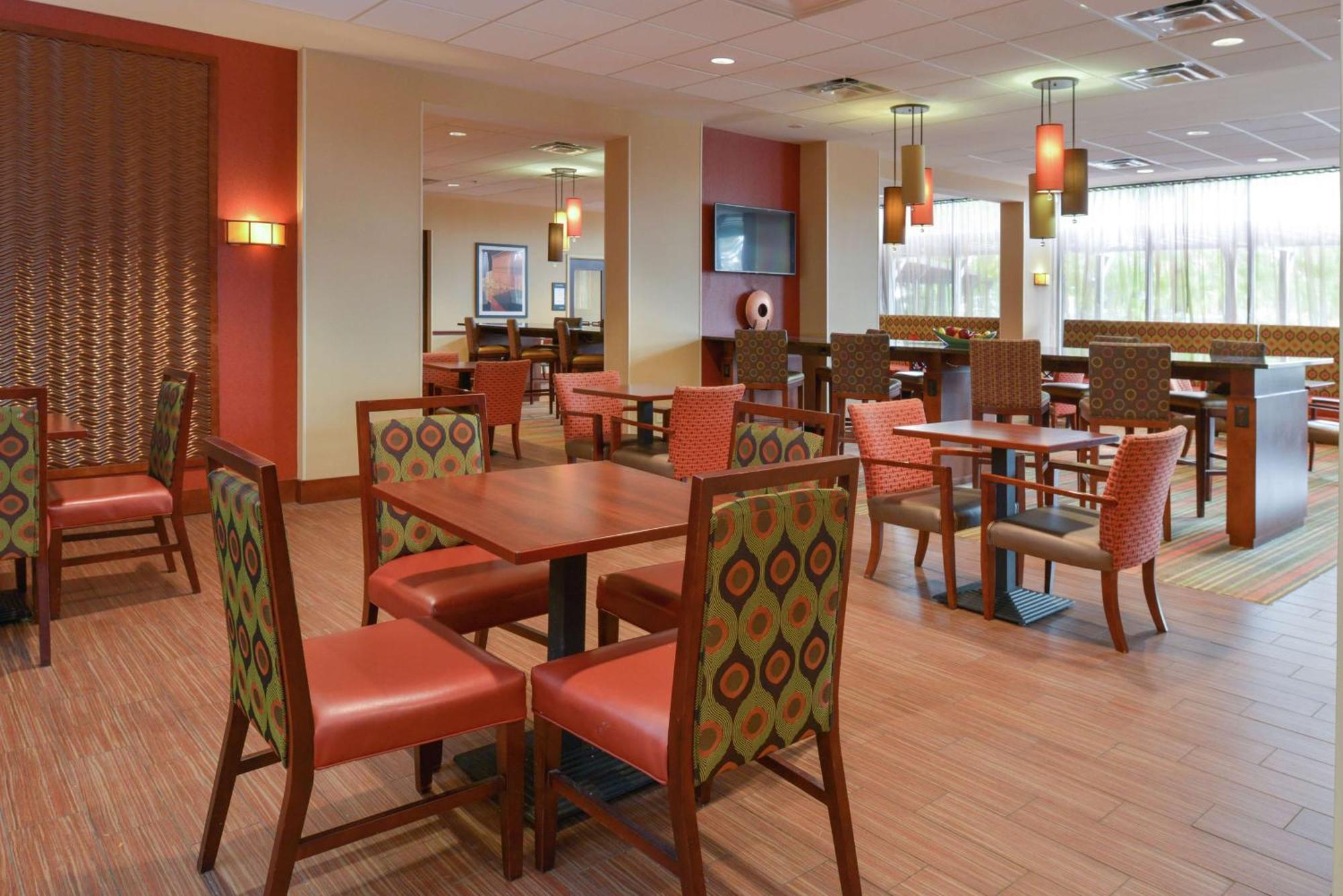 Hampton Inn Frederick Exterior photo
