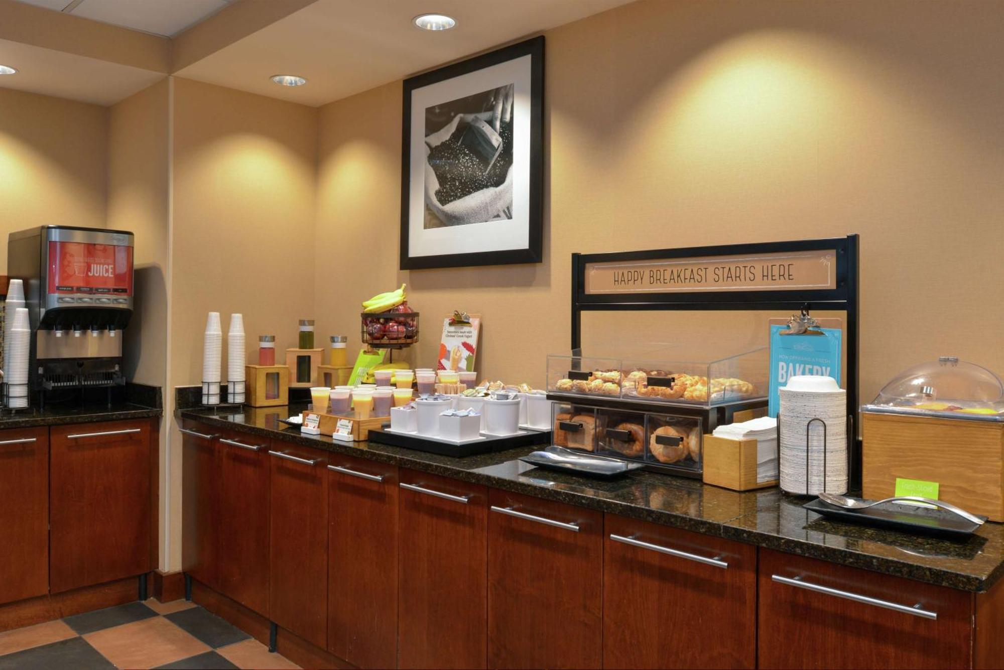 Hampton Inn Frederick Exterior photo
