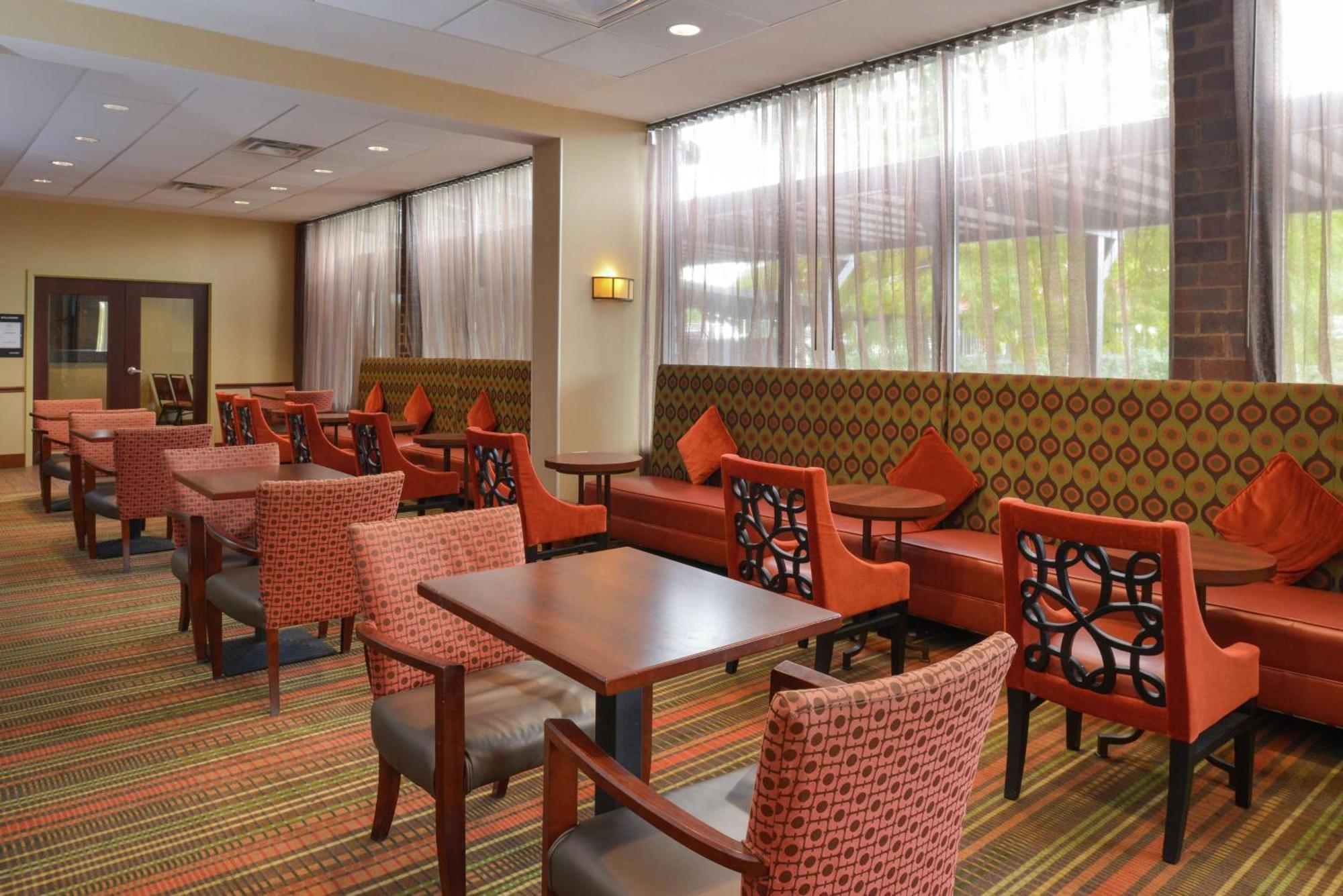 Hampton Inn Frederick Exterior photo
